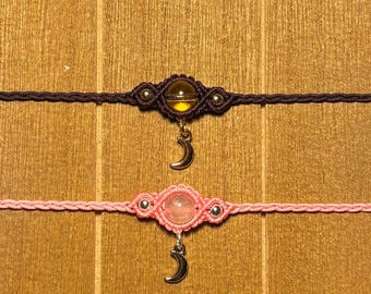 Halve maan - genezende kristallen macramé enkelband, boho edelsteensieraden