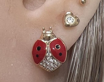 Aros de mariquita con esmalte rojo: plata de ley bañada en oro de 14 k