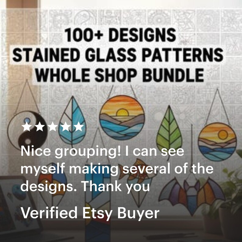 Pode incluir: Imagem de padr&otilde;es de vitrais com o texto "100+ DESIGNS STAINED GLASS PATTERNS WHOLE SHOP BUNDLE". A imagem inclui v&aacute;rios desenhos de vitrais, incluindo um s&iacute;mbolo yin-yang, uma folha e uma cena de p&ocirc;r do sol. Uma avalia&ccedil;&atilde;o do cliente tamb&eacute;m est&aacute; inclu&iacute;da.