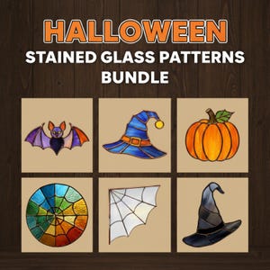 Könnte beinhalten: Ein Halloween-Themenpaket mit Glasmalereimustern. Das Bild zeigt eine Fledermaus, einen Hexenhut, einen Kürbis, ein Spinnennetz und ein farbenfrohes Glasmalereidesign. Der Text oben lautet "HALLOWEEN STAINED GLASS PATTERNS BUNDLE."
