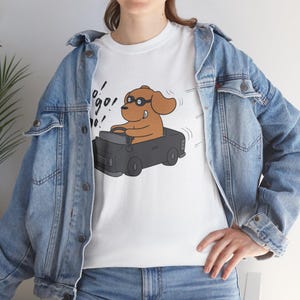 Camiseta de perro conduciendo, caricatura divertida de cachorro, kawaii, amante de las mascotas, camiseta de animales, estilo de viaje para mascotas
