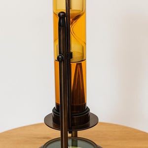 Reloj de arena antiguo de latón con brújula: temporizador náutico para decorar tu escritorio y regalar.