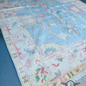 Hand-Knotted Oushak Wool Rug 9x12: Vintage Turkish Floral Carpet
