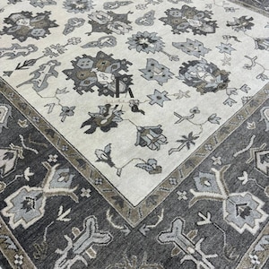 Hand-Knotted Oushak Wool Rug: Turkish Vintage Style 8x10