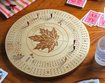 Cottage Cribbage Board Maple Leaf Design With Cribbage Pegs, Round Wooden Cribbage Set For 3 Players With Custom Text Engraving