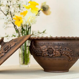 Bol de cerámica hecho a mano con tapa, cazuela de cerámica, olla para hornear de 2,5 L, decoración rústica de cocina, arte popular ucraniano, plato para servir