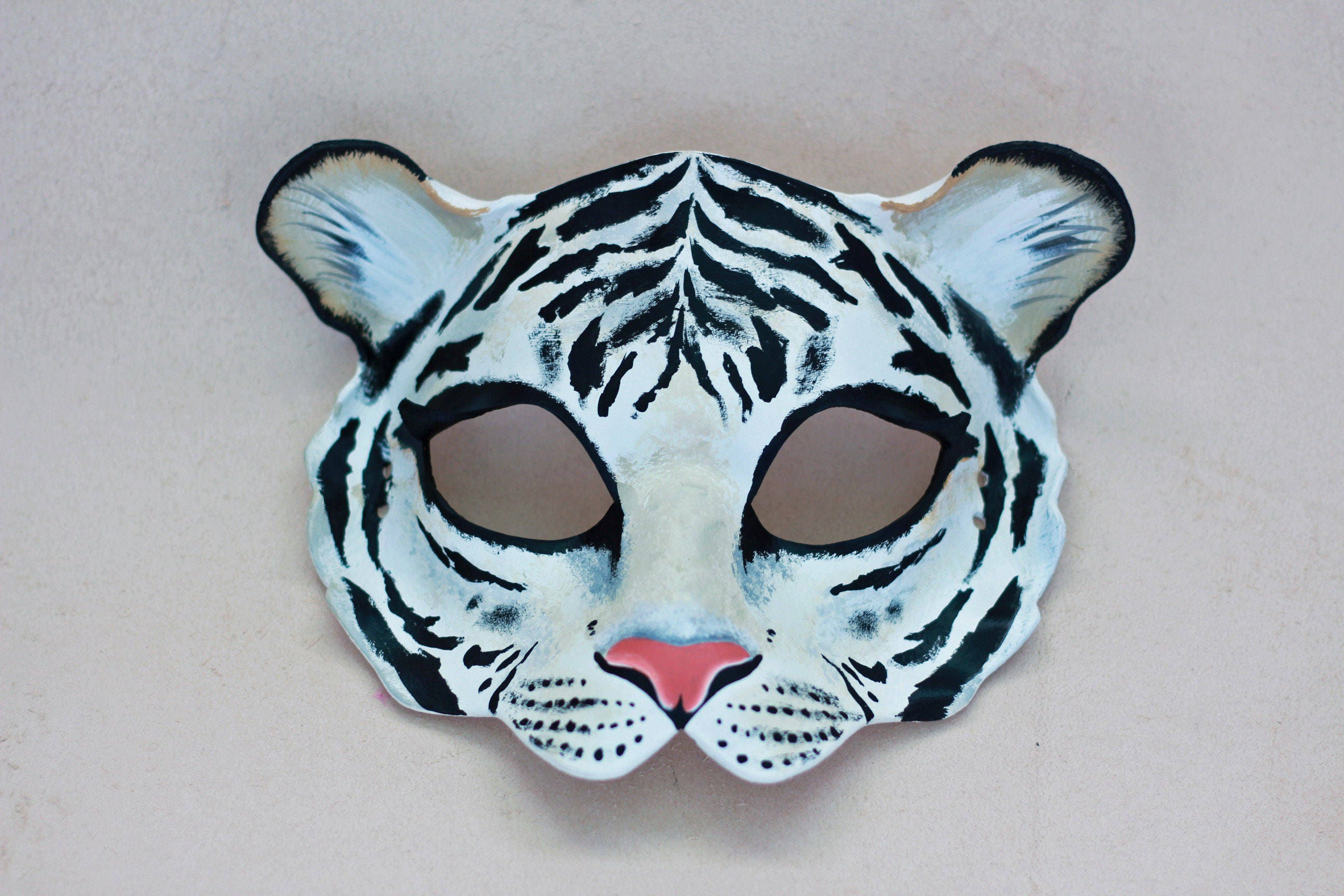 Маска тигра белая. Маска тигра. Белый тигр маска. Маска белый тигр маска белый тигр. Маски белый тигр для детей.