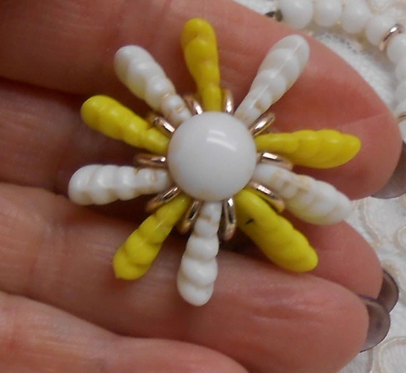 Springtime Set of Yellow and White Glass Beads Ne… - image 4