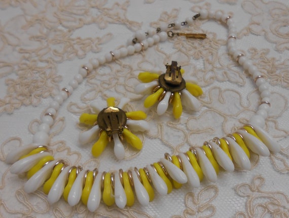 Springtime Set of Yellow and White Glass Beads Ne… - image 3