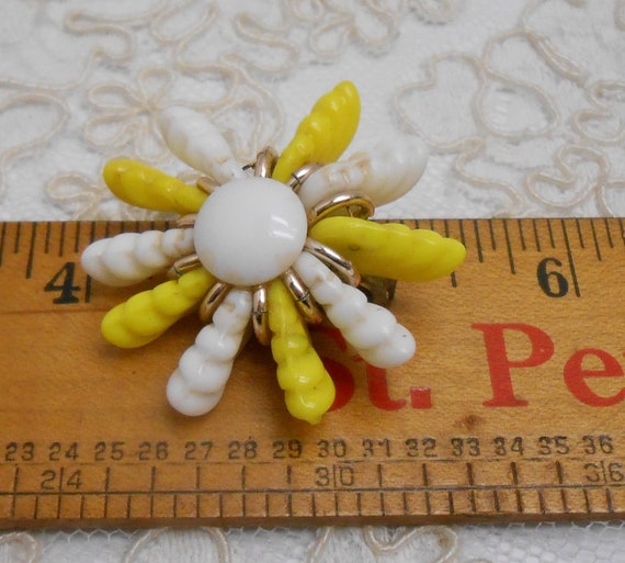 Springtime Set of Yellow and White Glass Beads Ne… - image 5