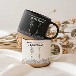 Caneca de cerâmica personalizada com flores do mês de nascimento, caneca personalizada com estampa Toile de Jouy, "Leva muito tempo para cultivar uma velha amizade", presente de aniversário para a melhor amiga.