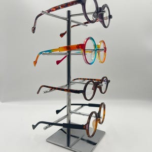 Soporte metálico para 4 gafas: Exhibidor minimalista y colorido para gafas de sol y otros objetos.