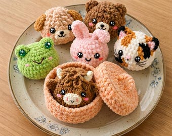 Schema PDF per realizzare all'uncinetto un raviolo a forma di animale, simpatico peluche amigurumi a tema cibo, mini scatola regalo a sorpresa, download digitale per principianti