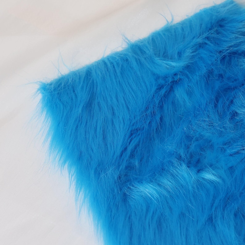Blue faux fox fur crafted from premium synthetic fibers with a thick 5 cm pile. Ideal for animal costumes, furry cosplay, and plush detailing. Use for creating tails, ears, gloves, or wigs. The long pile mimics realistic movement, while its vibrant tone adds bold flair to your creative sewing or crafting projects. A must-have for furry creators and costume makers.