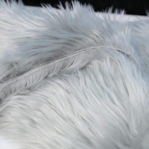 Plush faux fox fur fabric in a large 45 × 85 cm size with long 6 cm pile. Lightweight yet dense, this fabric is great for making fluffy ears, tails, and paw pads for fursuit or cosplay characters. The synthetic fiber is soft, easy to sew, and creates natural fur movement in fantasy costumes or plush projects that need volume and realism.