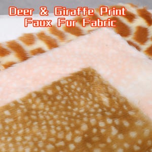 Può includere: Campioni di tessuto in finta pelliccia con stampe di cervi e giraffe. I tessuti presentano una miscela di colori marrone, beige e crema. Il testo "Deer & Giraffe Print Faux Fur Fabric" è visualizzato nella parte superiore dell'immagine.