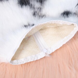 Soft faux cow fur neck collar with realistic black and white spotted texture, ideal for pairing with fursuit heads, paws, or tails. Features a smooth inner lining to ensure comfortable wear during long cosplay sessions. Handmade craftsmanship gives this neck fur piece a plush, natural look, making it perfect for costumes and photo shoots.