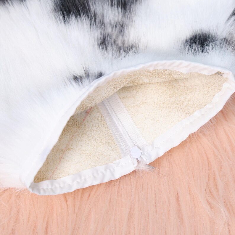 Soft faux cow fur neck collar with realistic black and white spotted texture, ideal for pairing with fursuit heads, paws, or tails. Features a smooth inner lining to ensure comfortable wear during long cosplay sessions. Handmade craftsmanship gives this neck fur piece a plush, natural look, making it perfect for costumes and photo shoots.