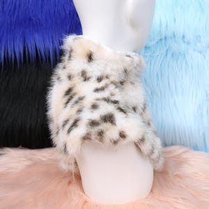 Realistic leopard print neck piece made from eco-friendly faux fur material that mimics the texture and depth of real leopard fur. The detailed pattern and soft fibers create a natural aesthetic, while the lined interior adds comfort. Great for furries, cosplay makers, or photographers seeking lifelike animal accessories.