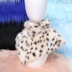 Handmade faux fur neck piece featuring detailed leopard print spots inspired by real animal markings. The soft plush fur mimics natural fur texture, while the smooth inner lining enhances comfort and durability. Ideal for furry community members, cosplayers, or fashion enthusiasts seeking authentic wild animal style accessories.
