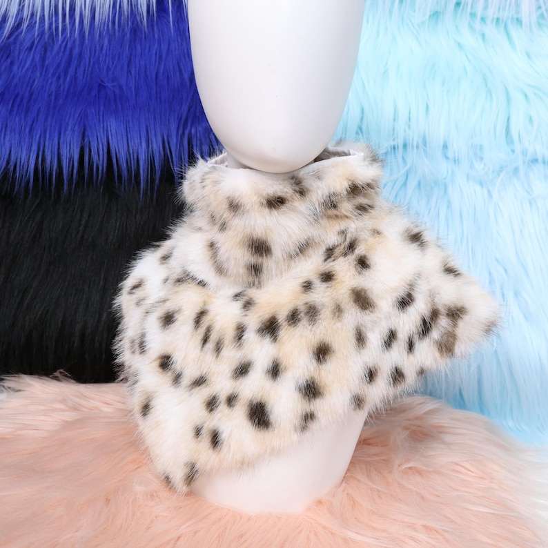 Handmade faux fur neck piece featuring detailed leopard print spots inspired by real animal markings. The soft plush fur mimics natural fur texture, while the smooth inner lining enhances comfort and durability. Ideal for furry community members, cosplayers, or fashion enthusiasts seeking authentic wild animal style accessories.