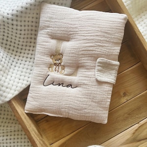 Personligt omslag till babyjournal, broderi, babypresenter