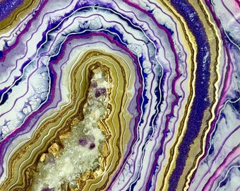 Sztuka ścienna z ametystową geodą i kryształami kwarcu | Fioletowo-złota dekoracja ścienna z kryształami z żywicy | Luksusowa sztuka ścienna z kamieni szlachetnych | Ręcznie robiona abstrakcyjna sztuka żywiczna