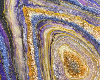 Sztuka ścienna z geodą ametystową | Fioletowo-złota żywica | Kryształowa dekoracja ścienna | Dzieło z kryształu kwarcowego | Ręcznie robiona sztuka z kamieni szlachetnych
