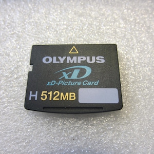 Tarjeta Olympus xD-Picture Card de 512 MB para cámaras Olympus y Fujifilm, vintage, tipo H, en funcionamiento.