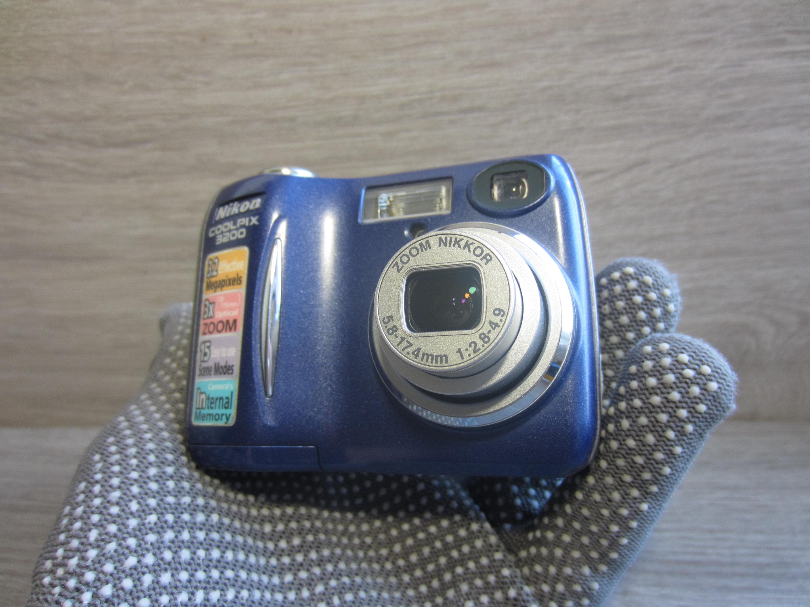 Nikon Coolpix 3200 Digital Camera 3.2 Mp 3X Zoom Blue Rare Vintage