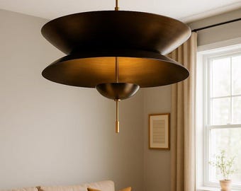 Lustre suspendu personnalisé en laiton de 20 po. fabriqué à la main – Luminaire moderne milieu de siècle à 3 ampoules au fini laiton vieilli