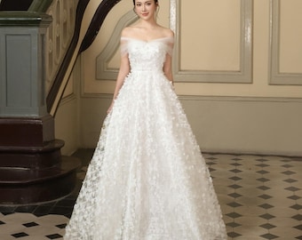 Vestido de novia de encaje con hombros descubiertos: vestido de novia de corte A con apliques florales en 3D