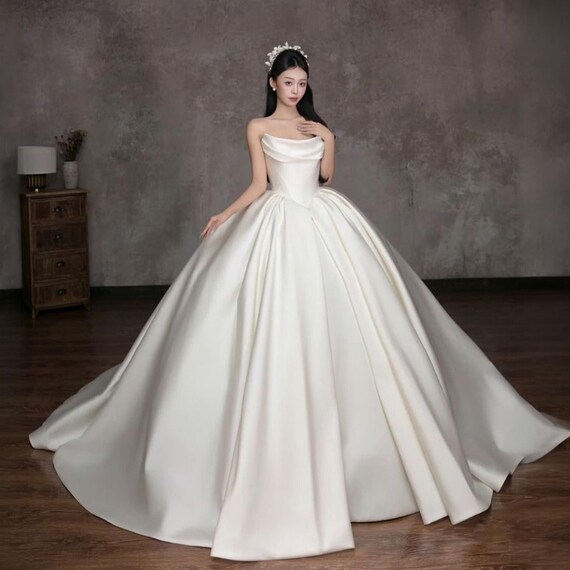Princess Ballgown Wedding Dress Satin off the Shoulder Corset Bridal Dress Flowy