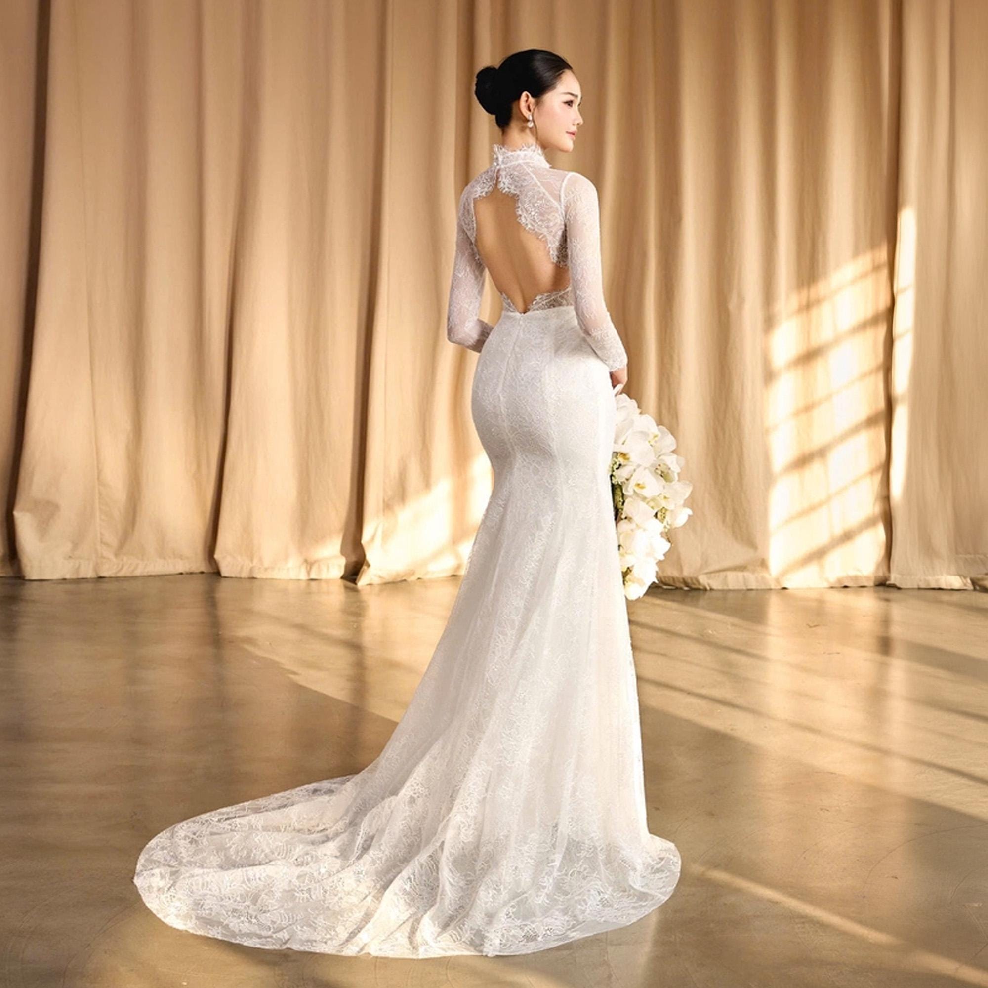 fitted lace wedding dress Gorgeous Mermaid V-neck Lace Long Wedding Dresses,Sparkly Slit Wedding  Dresses with Train,MW476