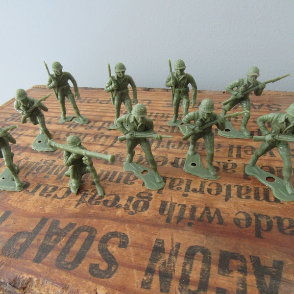 Set of 10 Vintage Toy Soldiers Green Plastic Army Military War Guys Men Childs Play Set 60's or 70's from Darlas Closet