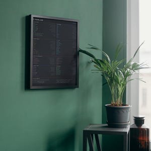 Puede incluir: Un marco rectangular negro que contiene una pantalla gris oscuro con texto blanco que dice claude_code en la parte superior, seguido de una lista estructurada de comandos y descripciones organizadas en varias columnas y filas sobre un fondo oscuro.