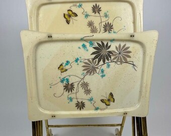 Juego de bandeja para TV "Stardust" de fibra de vidrio MCM / Mariposa y helecho / Con bandeja de almacenamiento con ruedas de Lucite / 1960 Quaker Industries