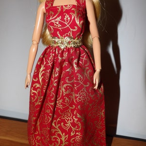 Elegant red formal dress with gold metallic scroll print & halter top for Fashion Dolls ed1853 image 2