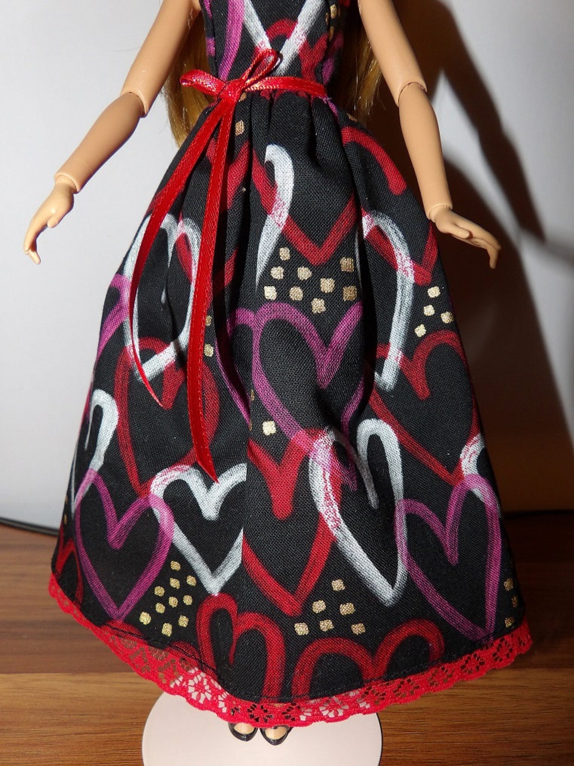 black dress with red bow Valentino Search: ladies day dress Black And White Floral SIZE:12