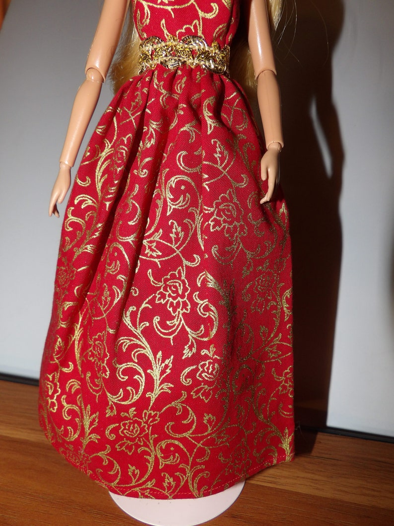 Elegant red formal dress with gold metallic scroll print & halter top for Fashion Dolls ed1853 image 3