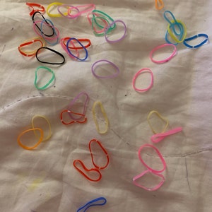 40 count mini super stretchy rubber bands for dolls of all sizes bdeb1 image 5