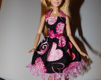 Short black dress with bright pink heart print & pink lace trim for Fashion Dolls - ed1927