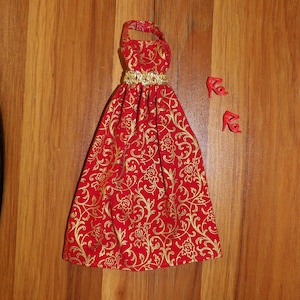 Elegant red formal dress with gold metallic scroll print & halter top for Fashion Dolls ed1853 image 6