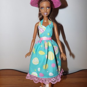 Hellblaues Osterei Kleid in rosa Spitze mit Ostermütze für Fashion Dolls - ed1707