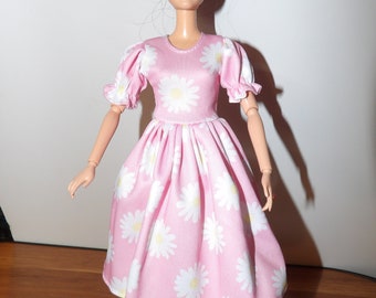 Cute modest pink short dress with white daisy print for Fashion Dolls - ed1999