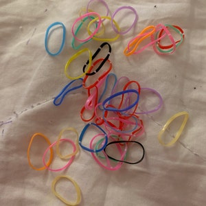40 count mini super stretchy rubber bands for dolls of all sizes bdeb1 image 1