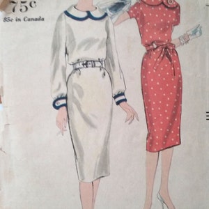 Vintage Vogue 9894 Dress Pattern Size 16
