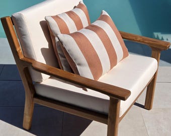 Tumbona Matala de teca – Tumbona tapizada para exteriores fabricada en teca de grado A.