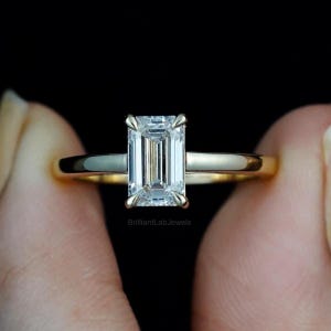 Anillo solitario de diamante de laboratorio con corte esmeralda, anillo de compromiso con diamantes CVD en oro blanco de 14 quilates, anillo de diamantes cultivados en laboratorio, regalo de aniversario para ella.