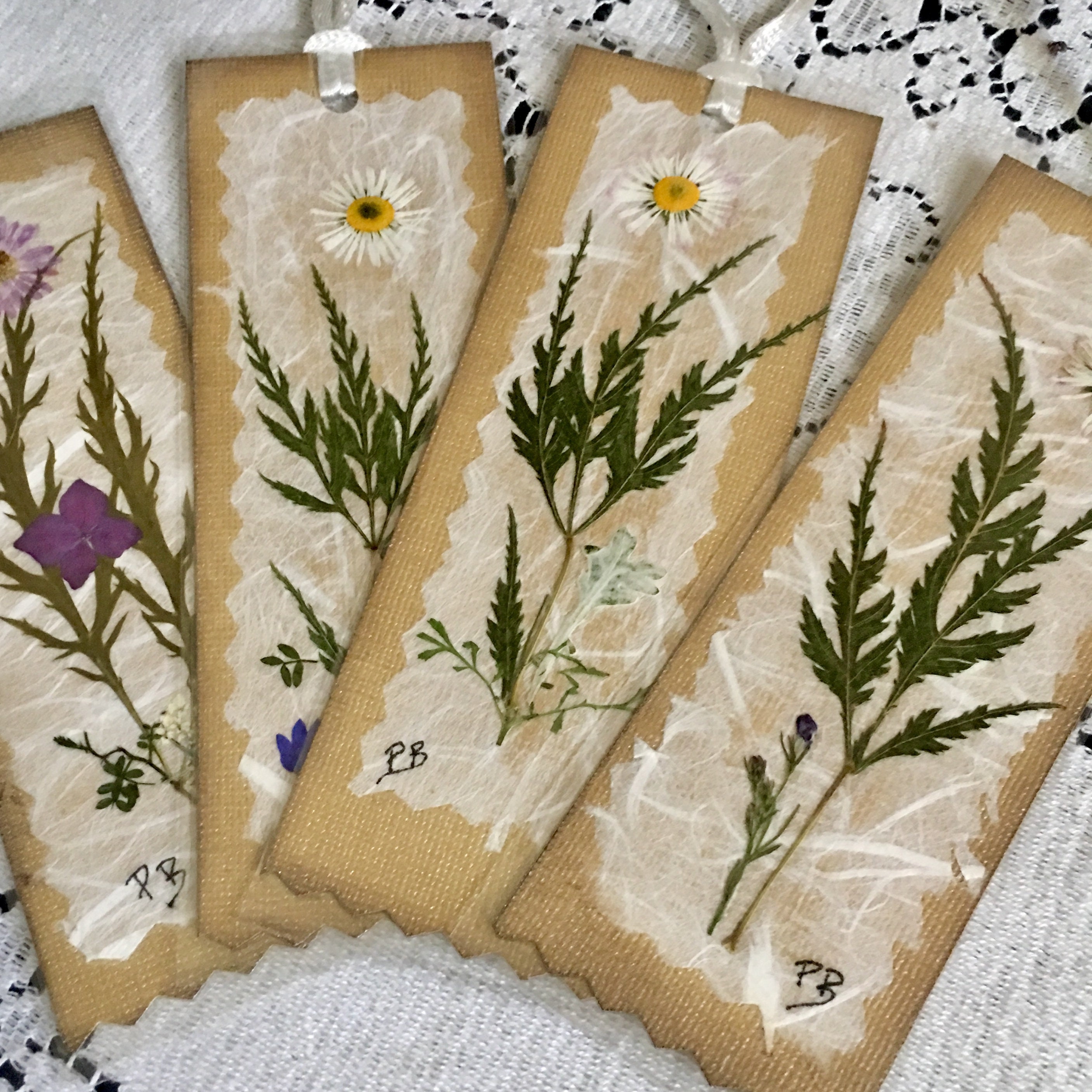 REAL Pressed Flower Bookmark, Botanical Bookmark, Gardeners Gift, Reading  Gift, Buttercup, Daisy Bookmarks. Flower Bookmarks. Buttercups. -   Norway